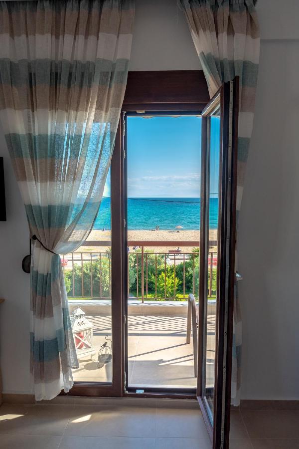 Dimi Seafront Apartment By Rentals Pro Services - Nea Moudhania Exteriör bild